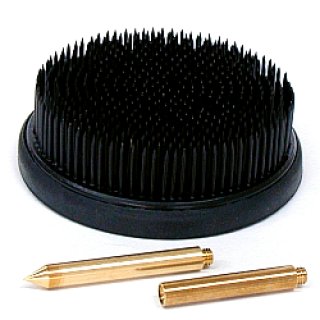 【新品未使用】池坊 花器+ 剣山(2種類) +高さ調節用ゴム 華道用品 黒塗丸剣山 ゴム付き 足付き 径9cm - 花器・華道具